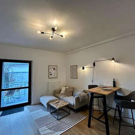 Karl Flats - Netflix - Parkplatz - Balkon Lägenhet Trier