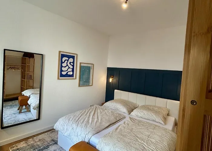 Karl Flats - Netflix - Parkplatz - Balkon