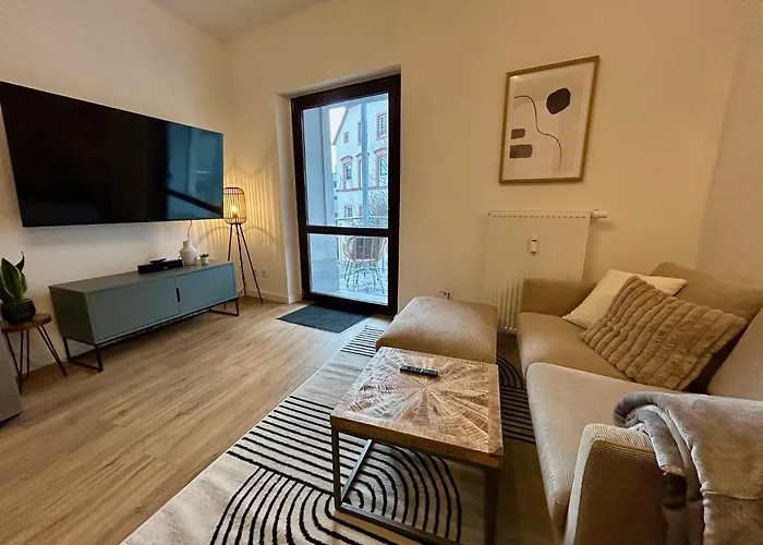 Karl Flats - Netflix - Parkplatz - Balkon *